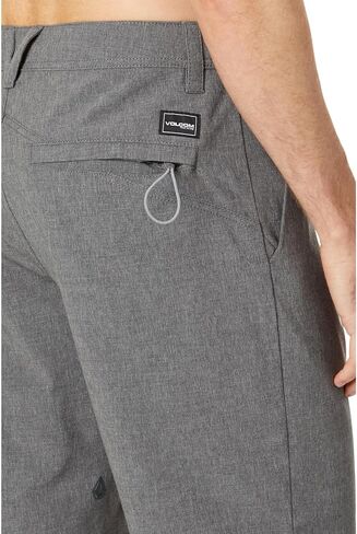 شورت رجالي عادي من Volcom Frickin Cross Shred Static مقاس 20 بوصة in Kuwait