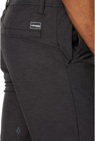 شورت رجالي عادي من Volcom Frickin Cross Shred Static مقاس 20 بوصة in Kuwait