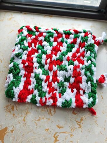 DDL&HEXI 3 Skeins of Loop Yarn Finger Knitting Yarn (605 Christmas) in Kuwait