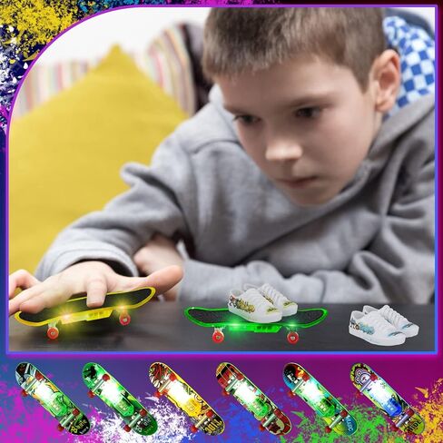 12 قطعة من الواح التزلج الصغيرة المضيئة للاصابع، مجموعة العاب احذية اصبع صغيرة، الواح تزلج صغيرة للاصابع لعيد الحب والمدرسة والفصول الدراسية وجوائز التبادل للطلاب والاطفال في عيد الميلاد in Kuwait