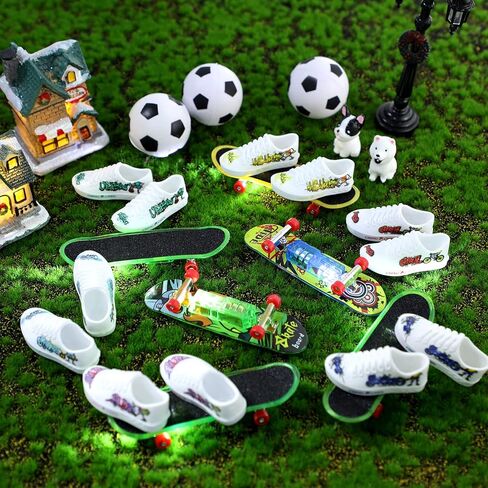 12 قطعة من الواح التزلج الصغيرة المضيئة للاصابع، مجموعة العاب احذية اصبع صغيرة، الواح تزلج صغيرة للاصابع لعيد الحب والمدرسة والفصول الدراسية وجوائز التبادل للطلاب والاطفال في عيد الميلاد in Kuwait