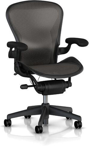 كرسي مهام Herman Miller Classic Aeron: إمالة قياسية - أذرع ثابتة من الفينيل - عجلات سجاد قياسية in Saudi Arabia