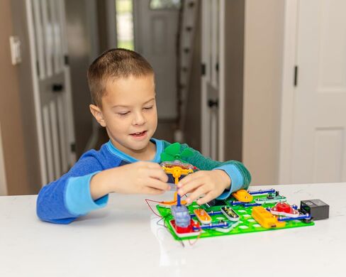 Snap Circuits Snaptricity، مجموعة استكشاف الإلكترونيات (بناء الجذع)، للأطفال بعمر 8 سنوات فما فوق in Kuwait