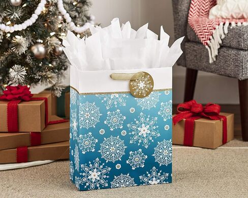 حقيبة هدايا عيد الميلاد كبيرة جدًا مقاس 15 بوصة من هولمارك مع مناديل ورقية (عيد ميلاد سعيد الدب القطبي) للأطفال والكبار وزملاء العمل والجيران in Kuwait