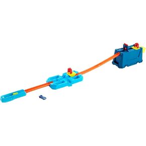 Hot Wheels Track Builder Unlimited Stunt Crash Box Play Set with 18 Building Components in Storage Box with Lid & One 1:64 Scale Hot Wheels Car, Awesome Gift for Kids 6 to 12 Years Old in Kuwait