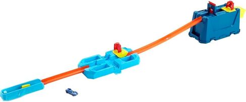 Hot Wheels Track Builder Unlimited Stunt Crash Box Play Set with 18 Building Components in Storage Box with Lid & One 1:64 Scale Hot Wheels Car, Awesome Gift for Kids 6 to 12 Years Old in Saudi Arabia