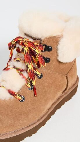 حذاء UGG نسائي كلاسيكي صغير من الدانتيل من جبال الألب in Kuwait