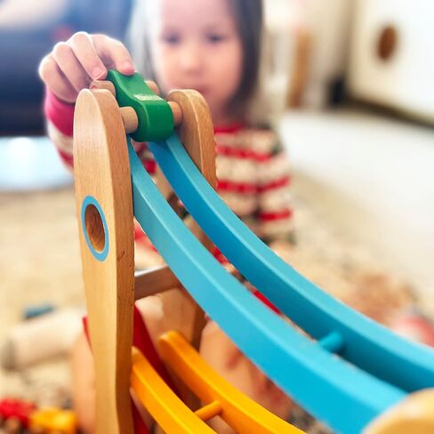 مسار سيارة سباق خشبي من مونتيسوري ماما - ألعاب أطفال للأولاد الصغار من عمر 2 إلى 3 سنوات - مسار سباق من الخشب الصلب الممتاز للأطفال الصغار من سن 3 إلى 5 سنوات - هدية مثالية لألعاب مونتيسوري في عبوة أنيقة - لا تحتاج إلى تجميع in Kuwait
