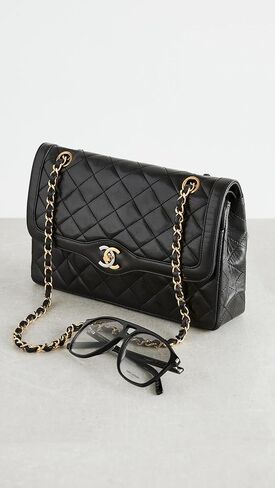 ما يدور حول حقيبة شانيل بلاك لامب باريس المحدودة للنساء مقاس 10 بوصات، سوداء، مقاس واحد in Kuwait