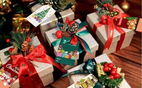 PintreeLand 100PCS Christmas Gift Tags with String, Xmas Santa Name Tags Label for Holiday Present Wrapping in Kuwait