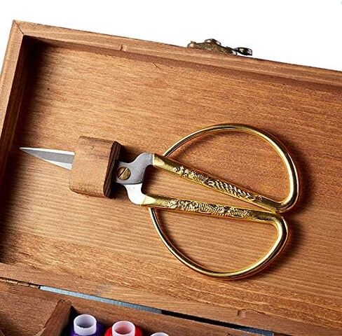 صندوق ادوات خياطة خشبي للبالغين المبتدئين مع ملحقات - سلة خياطة منزلية اساسية عتيقة لاصلاح الخياطة للاطفال والبنات (ريترو) in Kuwait