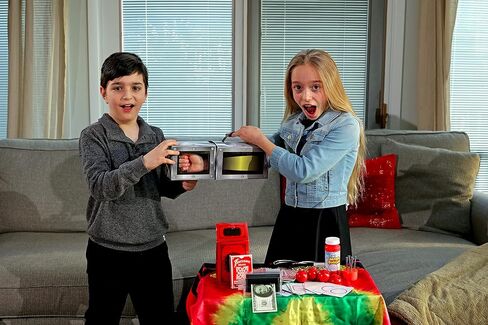 Fantasma Deluxe Grand Illusions Magic Set with 200+ Tricks to Learn (78EUD) – Great Value Magic Kit for Boys & Girls 7 Years and Older. in Kuwait