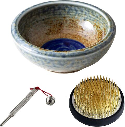 Wazakura صنع في اليابان مجموعة أدوات Ikebana للمبتدئين، مزهرية زهور مينوياكي باللونين البني والأزرق، حامل كينزان نحاسي 2.4 بوصة (61 مم)، منظف (مزهرية مينوياكي تيراكوتا، كنزان نحاسية، أداة العناية) in Kuwait