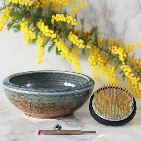 Wazakura صنع في اليابان مجموعة أدوات Ikebana للمبتدئين، مزهرية زهور مينوياكي باللونين البني والأزرق، حامل كينزان نحاسي 2.4 بوصة (61 مم)، منظف (مزهرية مينوياكي تيراكوتا، كنزان نحاسية، أداة العناية) in Kuwait