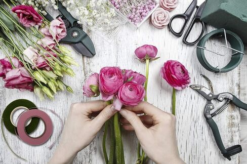 شريط زهور MeiMeiDa 10 لفات من المواد اللاصقة على شكل زهرة من أجل بائع الزهور لصنع ترتيب باقة جميلة، إكليل الزفاف والحرف اليدوية الأخرى، 0.47 بوصة × 30 ياردة لكل لفة، متعددة الألوان in Kuwait