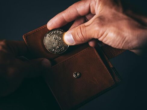 عملة سومموم بونوم من ستويك ستور يو كيه - معدن نحاسي مطلي بالرمل - عملة تذكيرية بلون ذهبي - رواقية/ميدالية in Kuwait