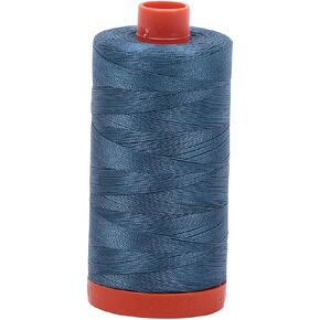 aurifil a1050 – 4644 سادة 50wt 1422yds أزرق غامق MAKO خيوط قطنية in Kuwait
