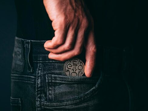 عملة ميمينتو موري الرواقية من ستويك ستور يو كيه - عملة رمزية رواقية مومنتو موري اي دي سي مع وجه جمجمة مخفي داخل عملة - ماركوس اوريليوس، عملة تحدي نحاسية، اونوس انوس، تذكار فيفير in Kuwait