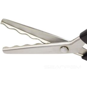 Fabric Pinking Shears Craft Scissors，Serrated Scalloped stainless Steel Handled Professional Sewing black Scissors, Scissors for Leather, Tailoring, Paper Crafts Hand shears etc. (Scalloped18mm)