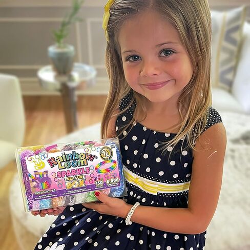 Rainbow Loom® Treasure Box Sparkle Edition، 8000 شريط مطاطي في 8 ألوان براقة مختلفة، ومكافأة مكونة من 2 نول سعيد، أنشطة رائعة للأولاد والبنات بعمر 7 سنوات فما فوق in Kuwait