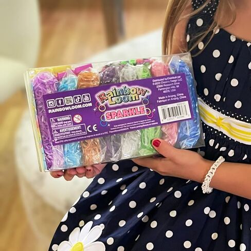 Rainbow Loom® Treasure Box Sparkle Edition، 8000 شريط مطاطي في 8 ألوان براقة مختلفة، ومكافأة مكونة من 2 نول سعيد، أنشطة رائعة للأولاد والبنات بعمر 7 سنوات فما فوق in Kuwait