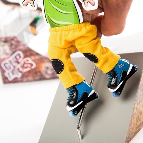 جريب اند تريكس - احذية تزلج بالاصبع حرة مع ادوات تزلج دوارة للاصابع وملحقات الواح الاصابع الصغيرة - عبوة واحدة لعبة اصبع للاطفال بعمر 6 سنوات فما فوق in Kuwait