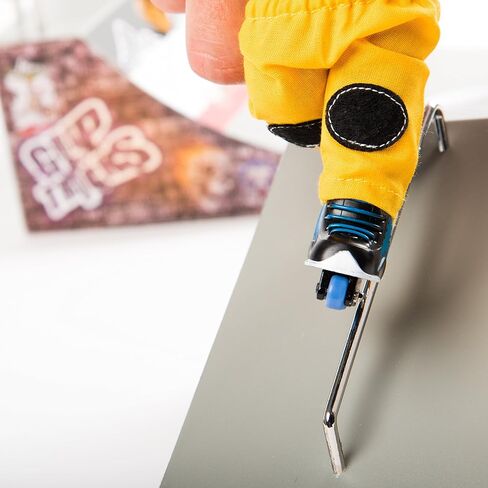 جريب اند تريكس - حذاء تزلج فري ستايل بلون اسود مع ادوات تزلج دوارة للاصابع واكسسوارات صغيرة للاصابع - عبوة لعبة اصبع واحدة للاطفال من سن 6 سنوات فما فوق in Kuwait