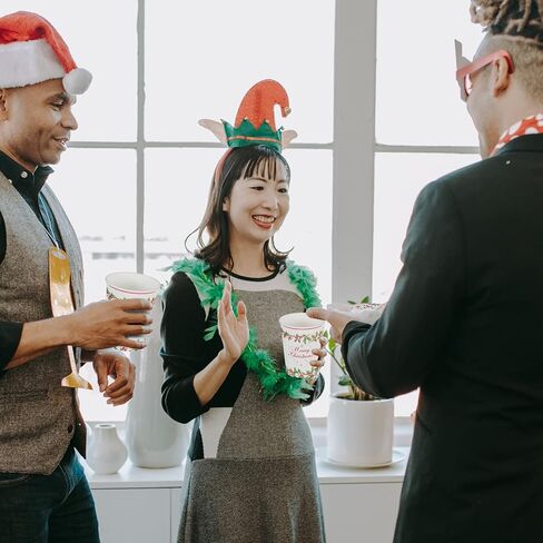 60 قطعة من أكواب ورقية لعيد الميلاد من UVTQSSP، سعة 9 أونصة، أكواب حفلات عيد الميلاد للاستعمال مرة واحدة لمستلزمات حفلات عيد الميلاد، الشاي والقهوة والماء والمشروبات الساخنة والباردة in Kuwait