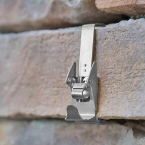 مشبك Hangman Brick Hangman للخدمة الشاقة في الهواء الطلق من 2-1/4 بوصة إلى 2-3/4 بوصة خطاف قرميد 30 رطل بدون ضرر على الحائط: بدون حفر أو ثقوب أو مسامير أو براغي in Saudi Arabia