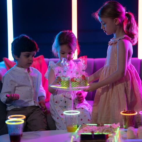 اطباق حفلات متوهجة قابلة لاعادة الاستخدام مقاس 10 انش مربعة من البلاستيك بلون اسود، عصا مضيئة للحفلات واعياد الميلاد للاطفال، عصي اضاءة نيون لتزيين ادوات المائدة والحفلات المتوهجة in Kuwait