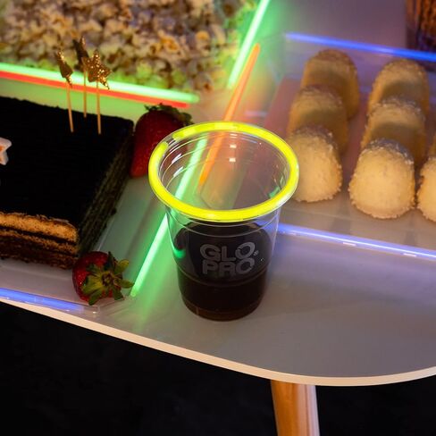 اطباق حفلات متوهجة قابلة لاعادة الاستخدام مقاس 10 انش مربعة من البلاستيك بلون اسود، عصا مضيئة للحفلات واعياد الميلاد للاطفال، عصي اضاءة نيون لتزيين ادوات المائدة والحفلات المتوهجة in Kuwait