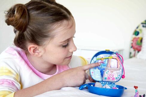 Polly Pocket Playset, Travel Toy with 2 Micro Dolls & Pet Accessories, Freezin' Fun Narwhal Compact Playset in Saudi Arabia