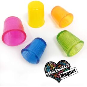 طقم كشتبان مطاطي مرن للخياطة اليدوية واللحاف، 5 مقاسات 14-18، الوان متنوعة. 5 قطع. حزمة مع مغناطيس "عامل الإبرة" in Kuwait