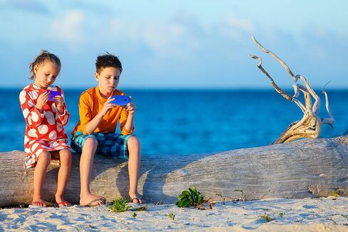 مشغل محمول من I'm Game 180 لعبة مع شاشة ملونة 3 بوصة، أرجواني in Kuwait