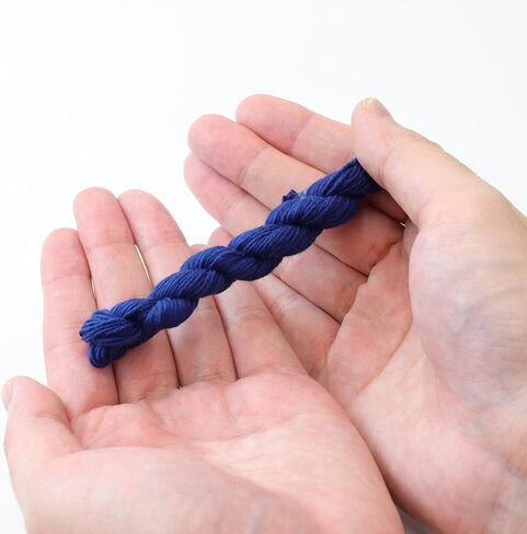 مجموعة هيدا ساشيكو، شيبو، مجموعة الخياطة اليابانية التقليدية، خيط أزرق، إبرة، كشتبان، وقماش قطني أبيض مع طباعة خط شبكي (المجموعة G) in Kuwait