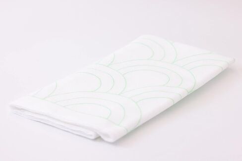 مجموعة هيدا ساشيكو، شيبو، مجموعة الخياطة اليابانية التقليدية، خيط أزرق، إبرة، كشتبان، وقماش قطني أبيض مع طباعة خط شبكي (المجموعة G) in Kuwait