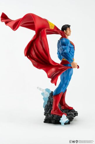 DC Heroes: Superman (Classic Version) Previews Exclusive 1:8 Scale Statue in Saudi Arabia