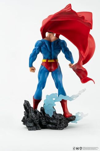 DC Heroes: Superman (Classic Version) Previews Exclusive 1:8 Scale Statue in Saudi Arabia