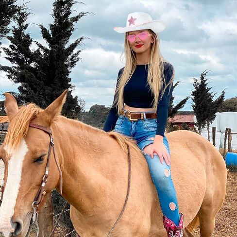 قبعة راعية البقر البيضاء من D-Fokes مع نظارات وأقراط على شكل قلب وردي - قبعة رعاة البقر مع نجوم ترتر، قبعة الأميرة، دعائم تنكرية للهالوين، قبعة حفلات راعية البقر العتيقة، تناسب معظم الفتيات والنساء in Kuwait