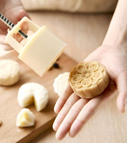 مجموعة قوالب كرات الاستحمام الفوارة مكونة من 16 قطعة تتضمن قطعتين من كرات الاستحمام الفوارة و14 قطعة من الطوابع بأنماط مختلفة لطوابع البسكويت والمعجنات وصانع كعك القمر وكرات الاستحمام الفوارة in Kuwait