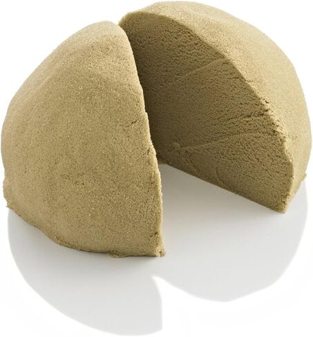 دلو ديلوكس CKMS20 من CoolSand - إصدار التعلم - تتضمن المجموعة: رمل للعب في الأماكن المغلقة قابل للتشكيل 2 كجم، قوالب تشكيل، صندوق رمل قابل للنفخ ودلو تخزين - يتميز بحركة حركية حسية in Kuwait