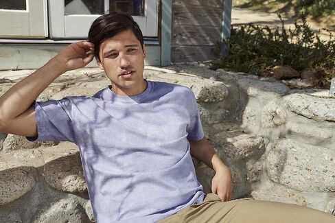 تي شيرت ملون بأكمام قصيرة ثقيل الوزن للبالغين من Comfort Colors، طراز 1745، عبوتان in Kuwait