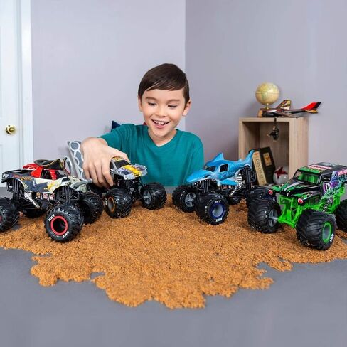 Monster Jam, Official Max-D Monster Truck, Collector Die-Cast Vehicle, 1:24 Scale in Saudi Arabia