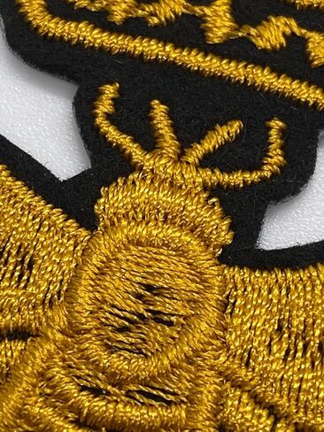 BOHAQA 2 قطعة رقعة حديد على شكل ملكة النحل مقاس 3.35 بوصة - رقعات مطرزة على شكل تاج النحل - يمكن كيها/خياطتها in Kuwait