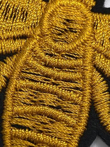 BOHAQA 2 قطعة رقعة حديد على شكل ملكة النحل مقاس 3.35 بوصة - رقعات مطرزة على شكل تاج النحل - يمكن كيها/خياطتها in Kuwait