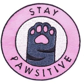 رمادي القط مخلب التصحيح رسالة "البقاء Pawsitive" الحديد على بقع على الملابس لطيف القط التطريز القماش ملصق التصحيح الكرتون PEALAND بقع التطريز للملابس شريط شارة التصحيح للملابس in Kuwait