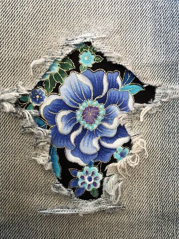 رقعات خاطفة للكي على شكل زهور زرقاء جميلة من هولي باتشس، مجموعة من قطعتين (5 بوصة × 5 بوصات) in Kuwait