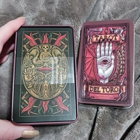 Atesswy Tarot del Toro: استكشف العالم الغامض لـ Guillermo del Toro مع مجموعة التارو الرائعة هذه من علبة الصفيح in Kuwait