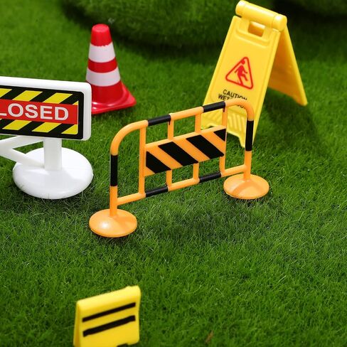 مجموعة واحدة من لافتات لعب المرور من تويفيان، لافتات طريق الشارع مثالية للسيارات والقطارات للأطفال in Kuwait