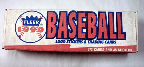 مجموعة بطاقات البيسبول غير المفتوحة من Fleer 1990 - 672 بطاقة - 45 ملصقًا in Kuwait